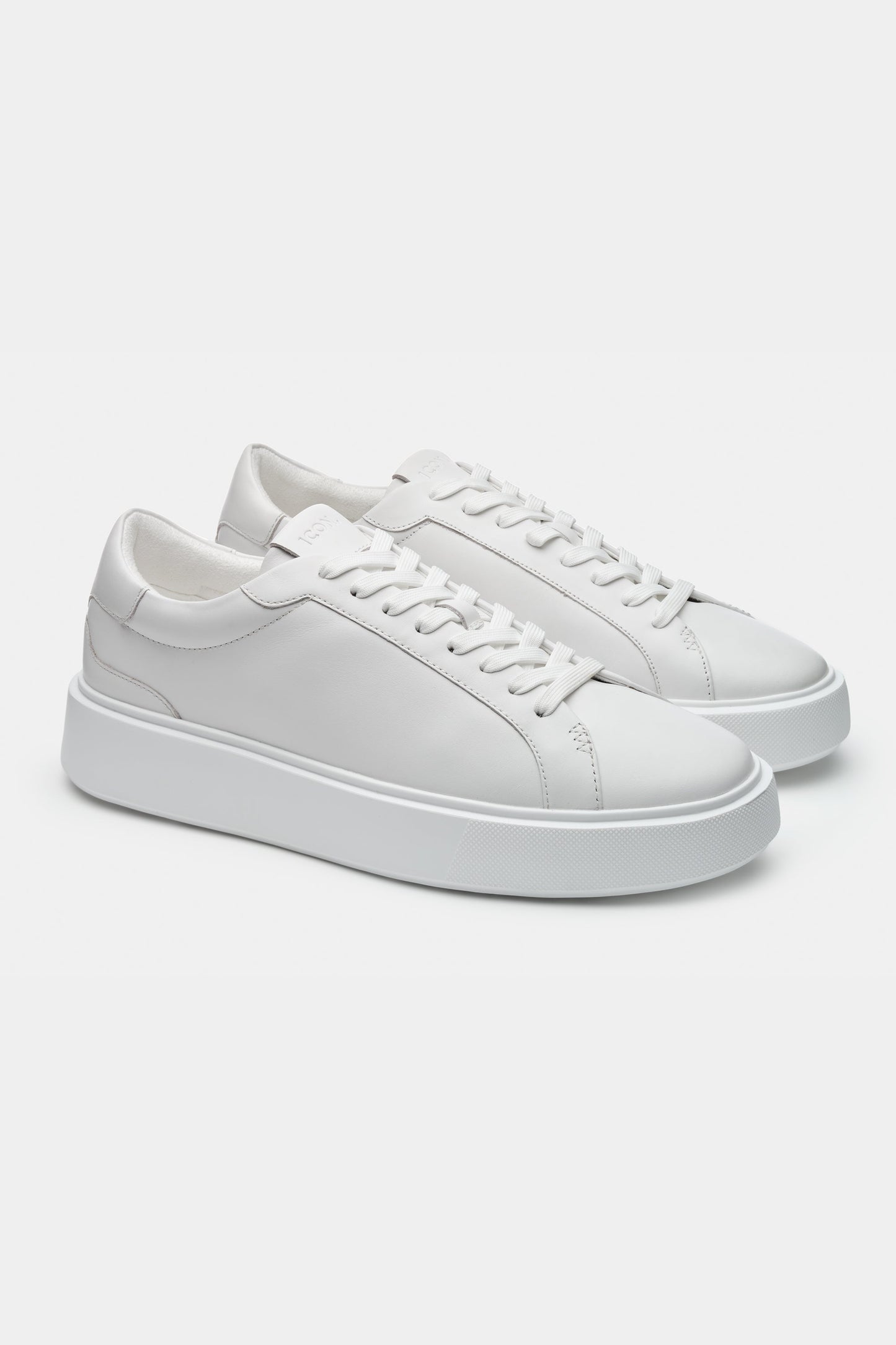 THE CLASSIC LEATHER TRAINER