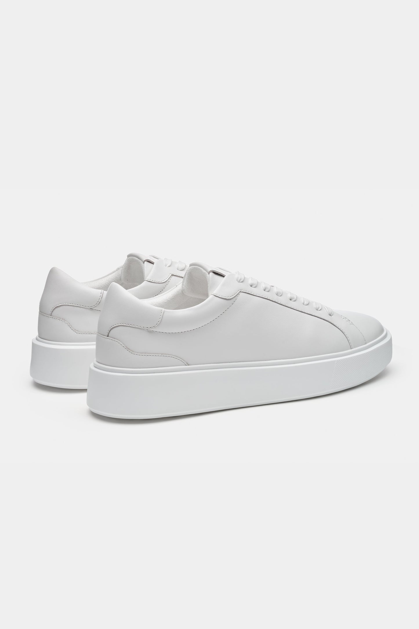 THE CLASSIC LEATHER TRAINER