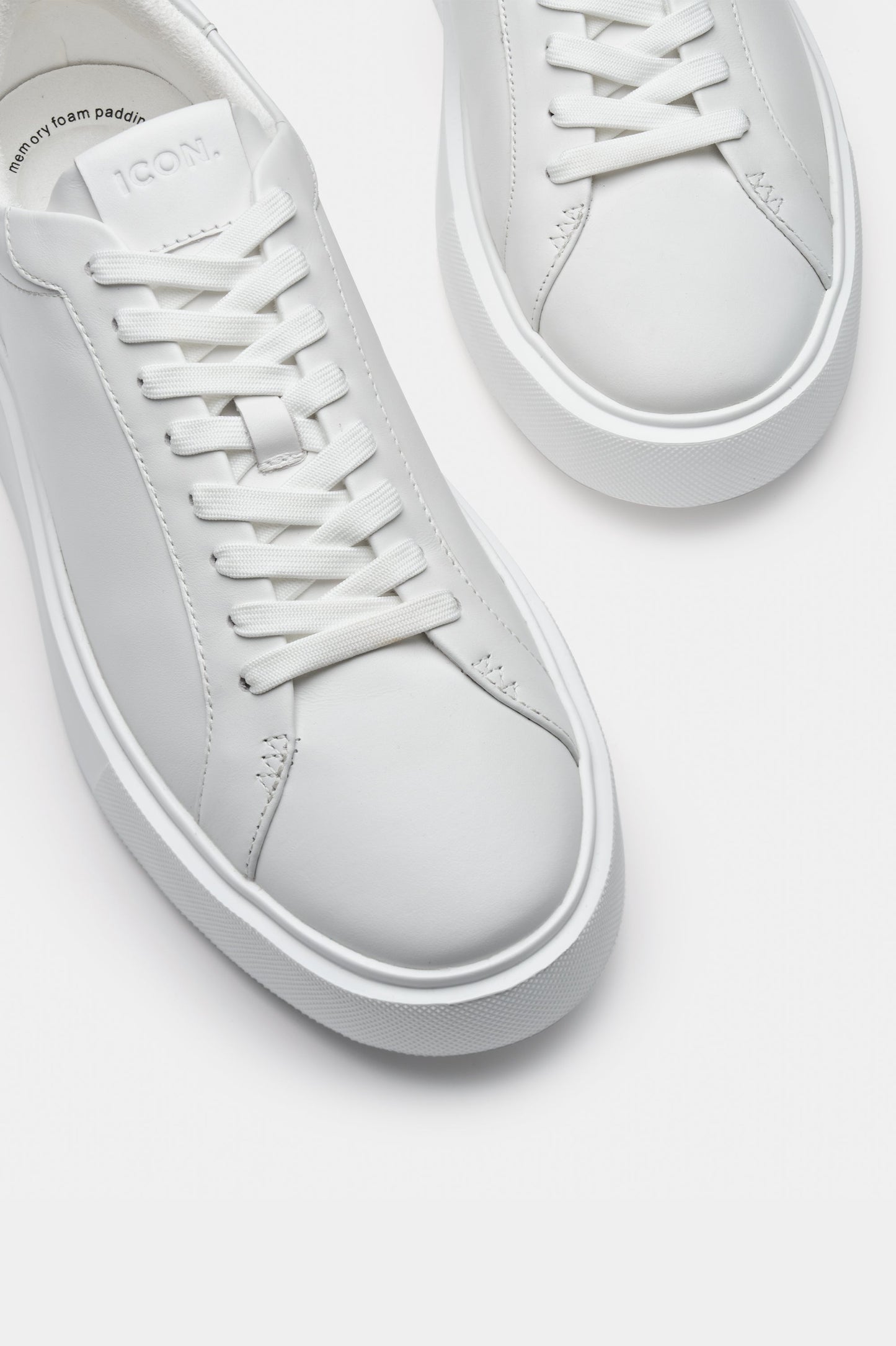 THE CLASSIC LEATHER TRAINER