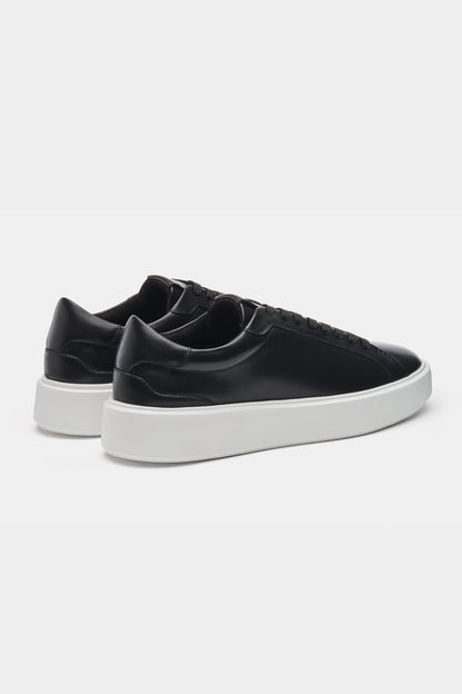 THE CLASSIC LEATHER TRAINER