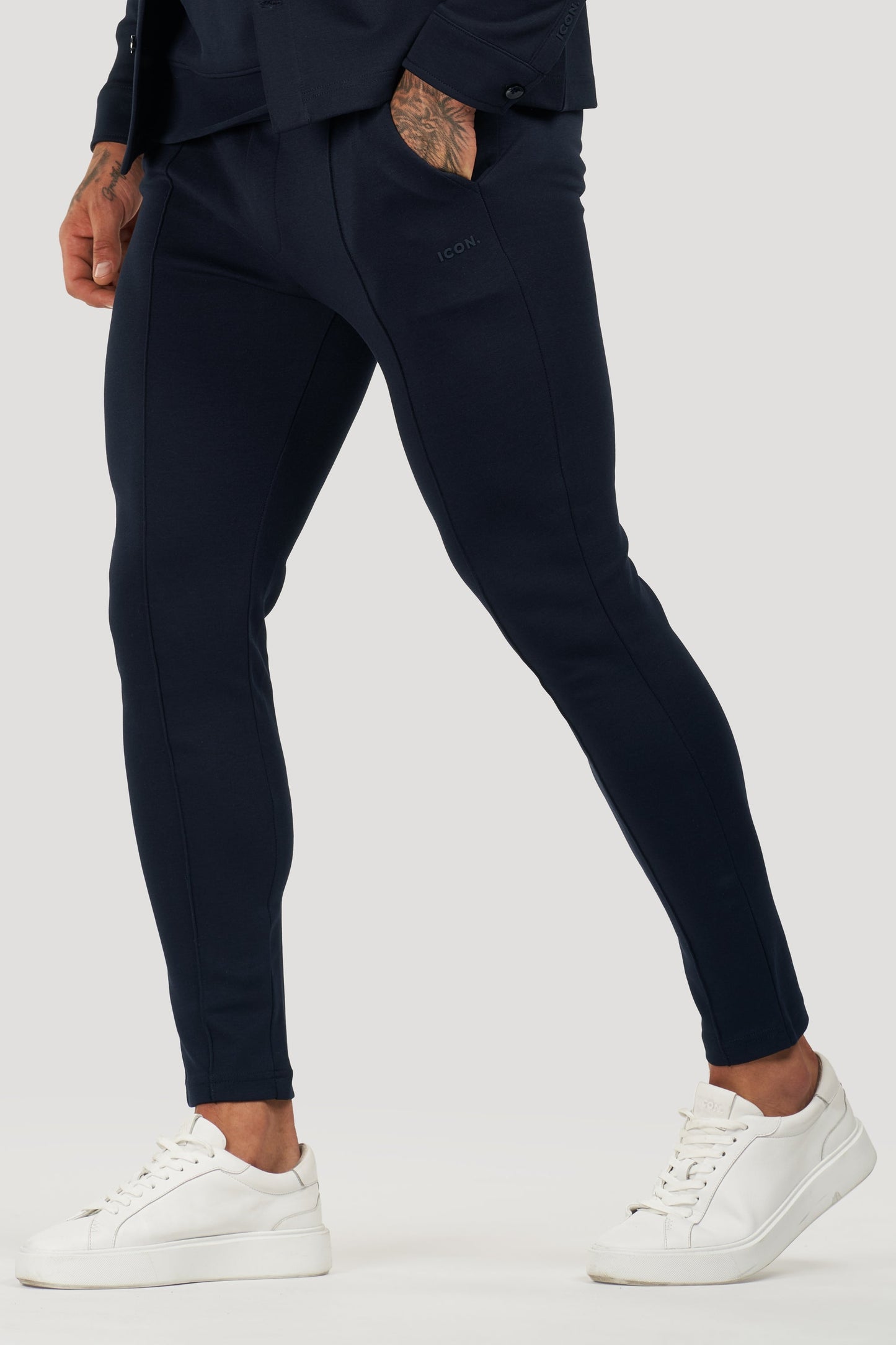 THE ATHLETIC JOGGER