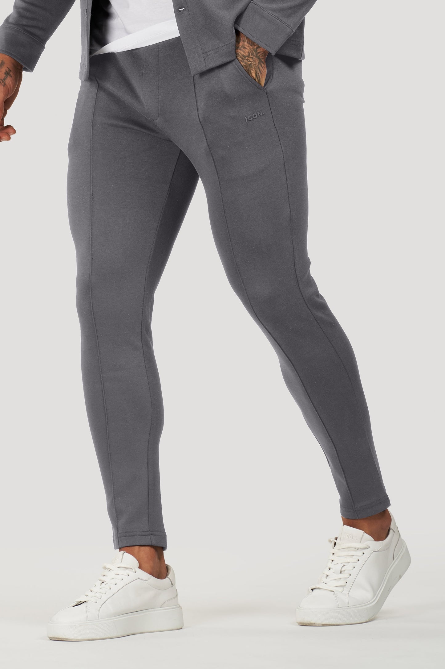 THE ATHLETIC JOGGER