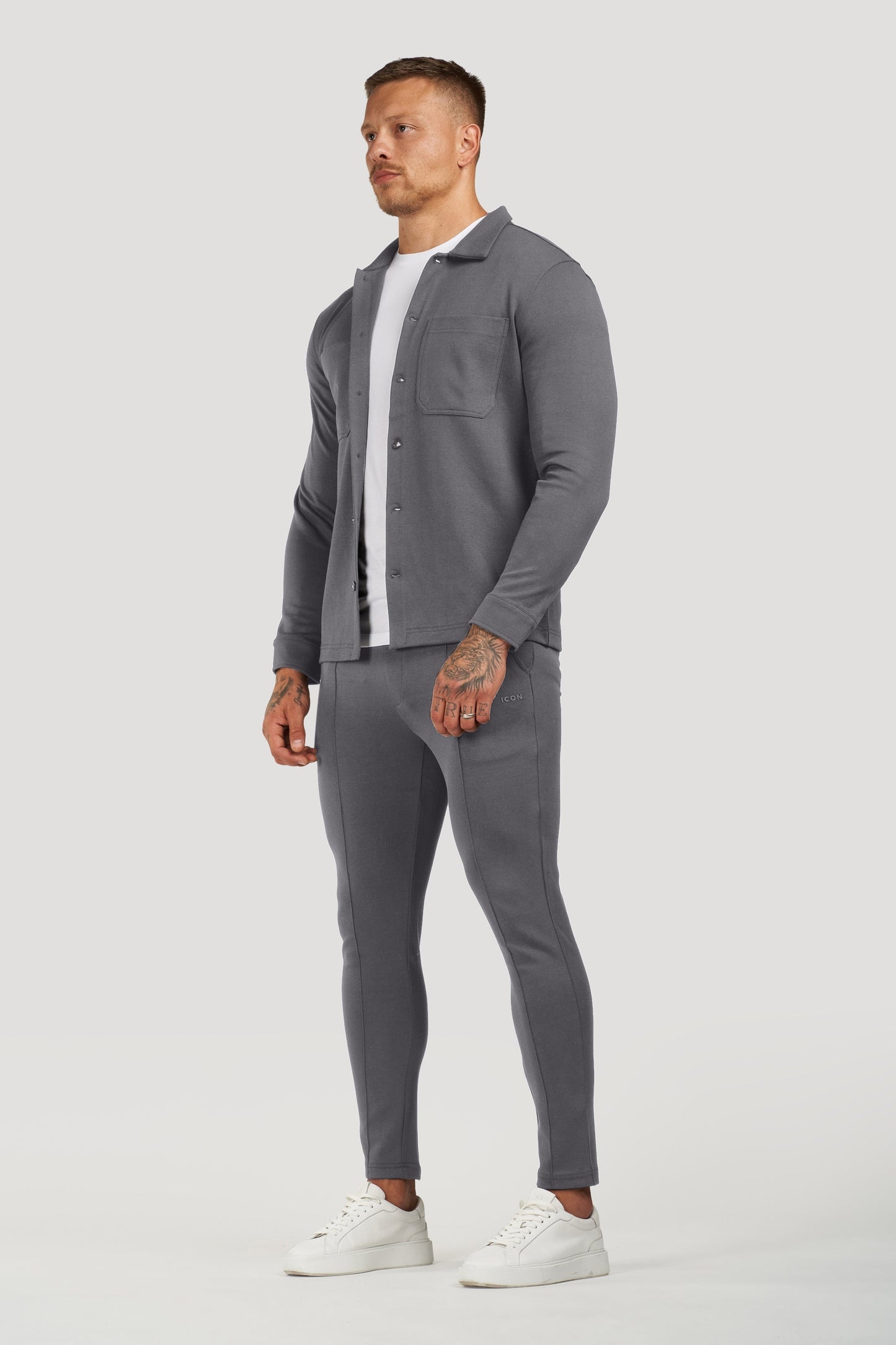 THE ATHLETIC JOGGER