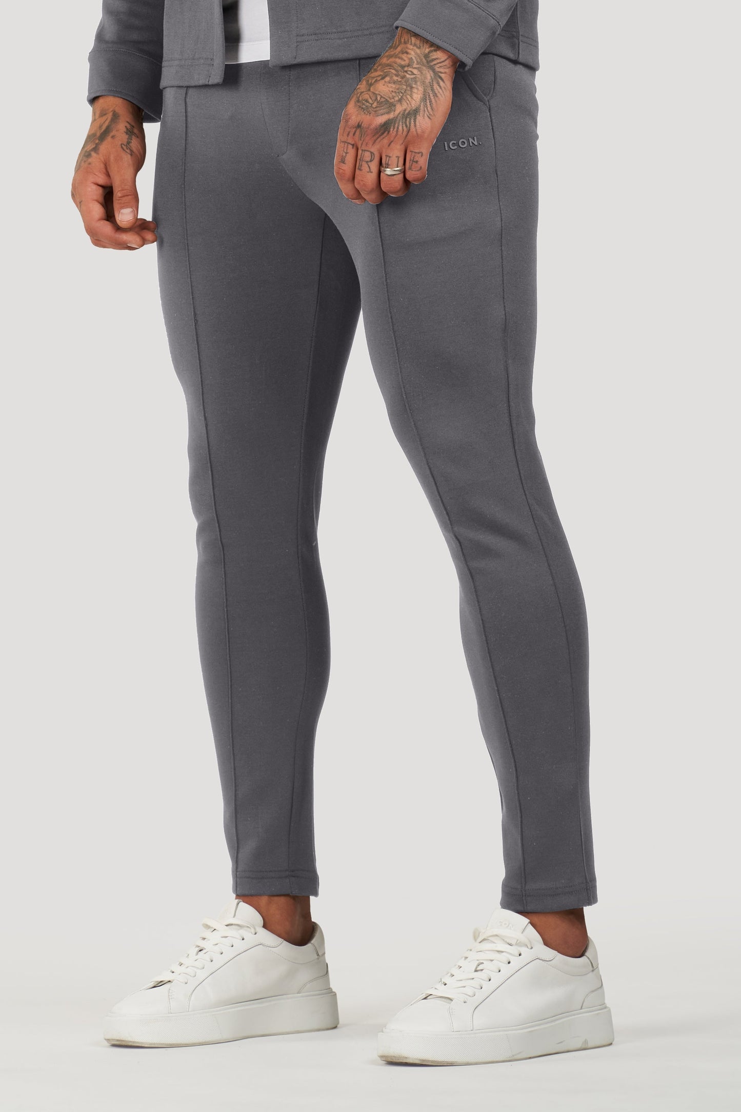 THE ATHLETIC JOGGER